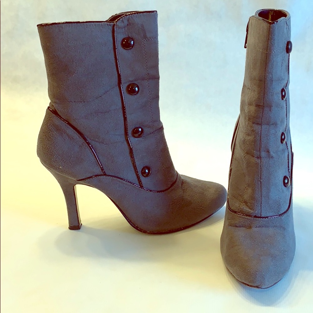 Adorable vintage-style button-up boots.